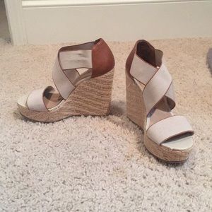 Candie’s Nuce Wedges Great Condition!